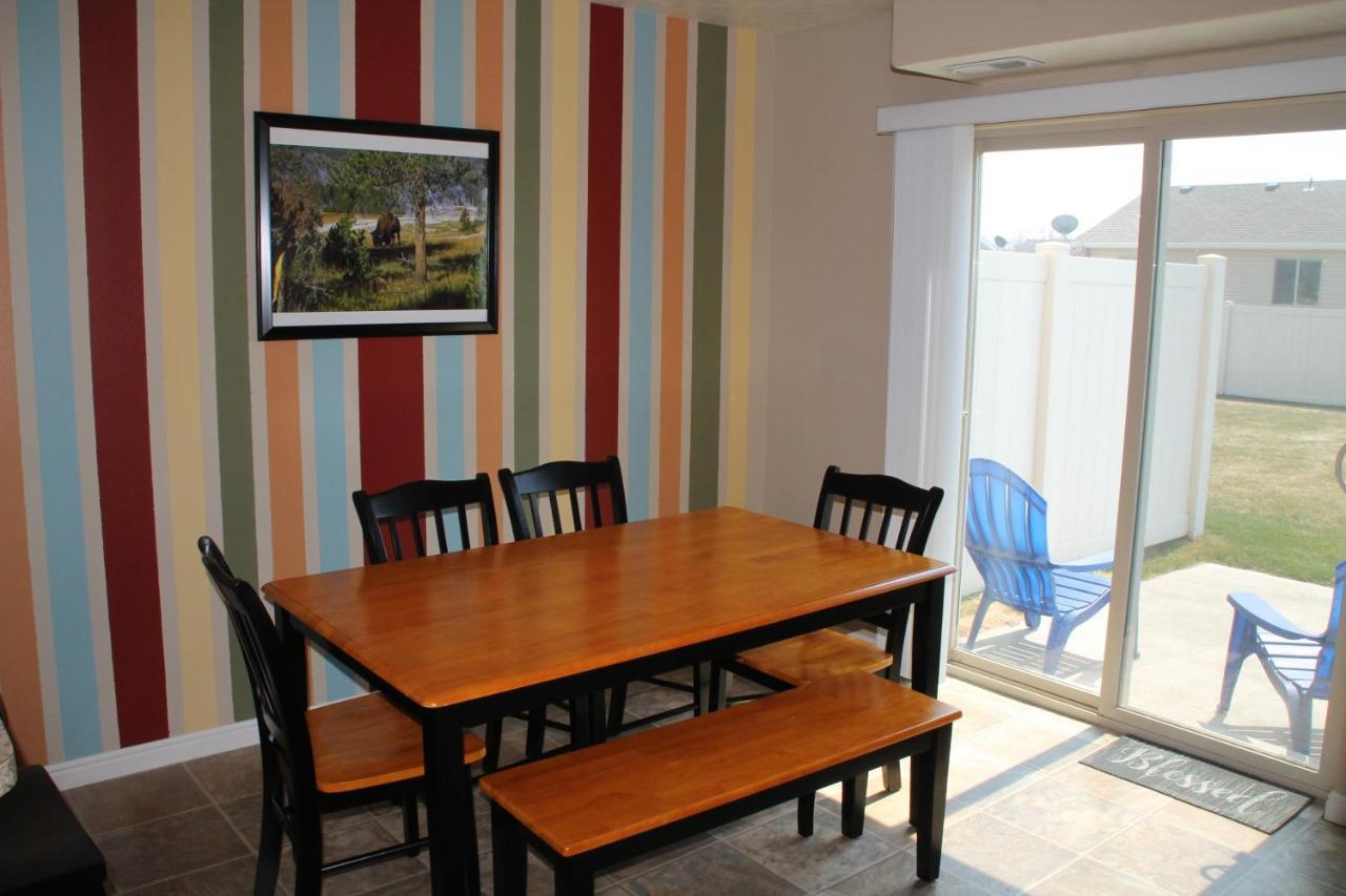3 Queen Beds, 1 Twin Bed, 2 Rooms, 1 And A Half Bath, Self Check-In, Flexcation Equipped Idaho Falls Kültér fotó